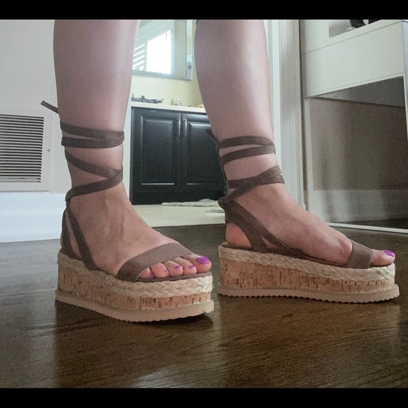 Prettylittlething brand shoes size 39 - Picture 1 of 4